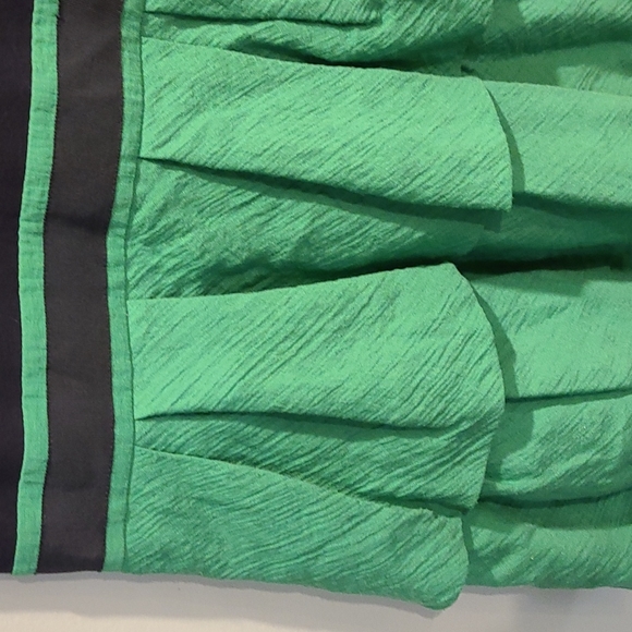 Bcbg Navy and Kelly Green sleeveless Midi dress with ruffled skirt - Picture 2 of 7